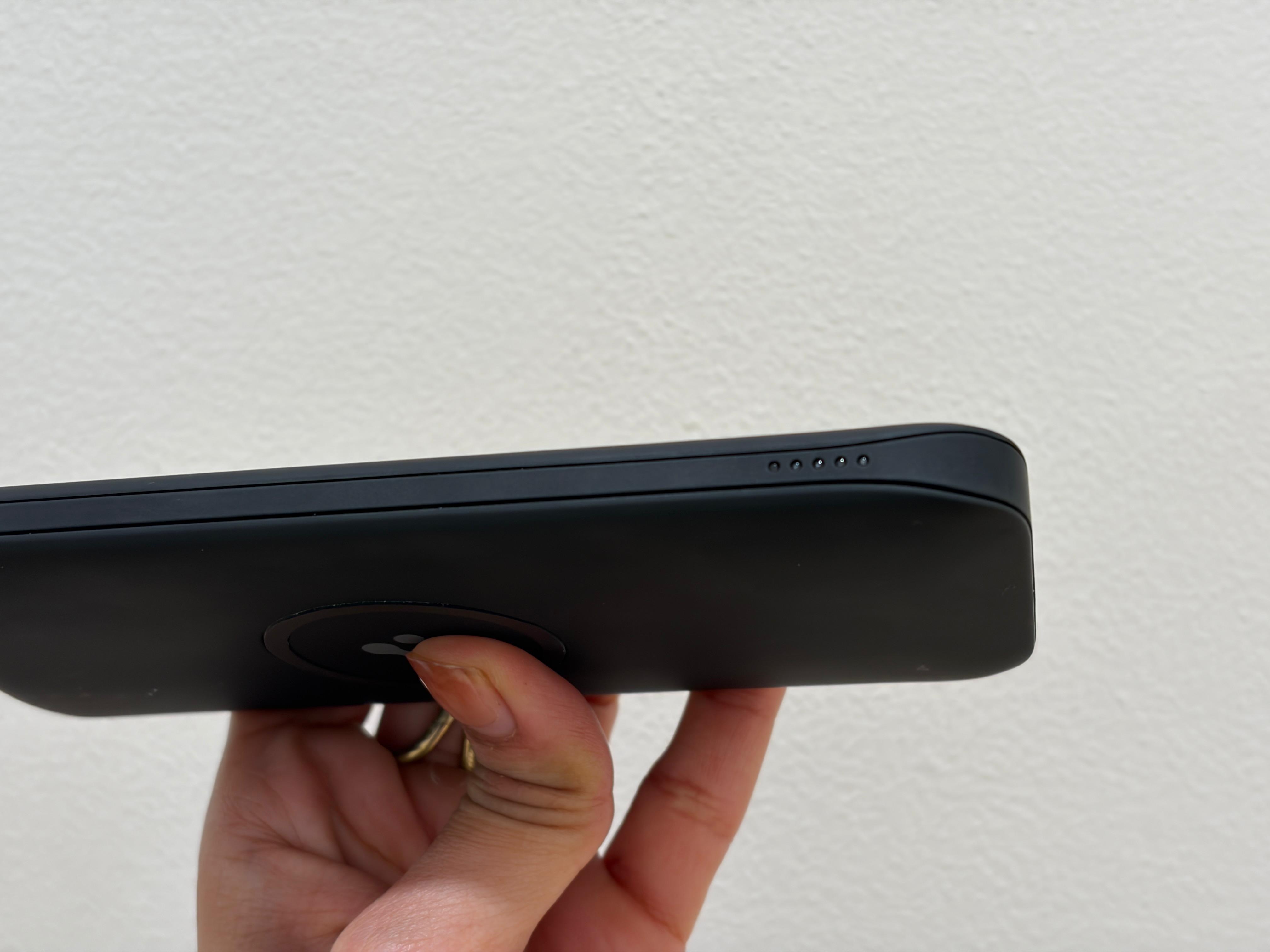 Spigen ArcPack dual portable power bank