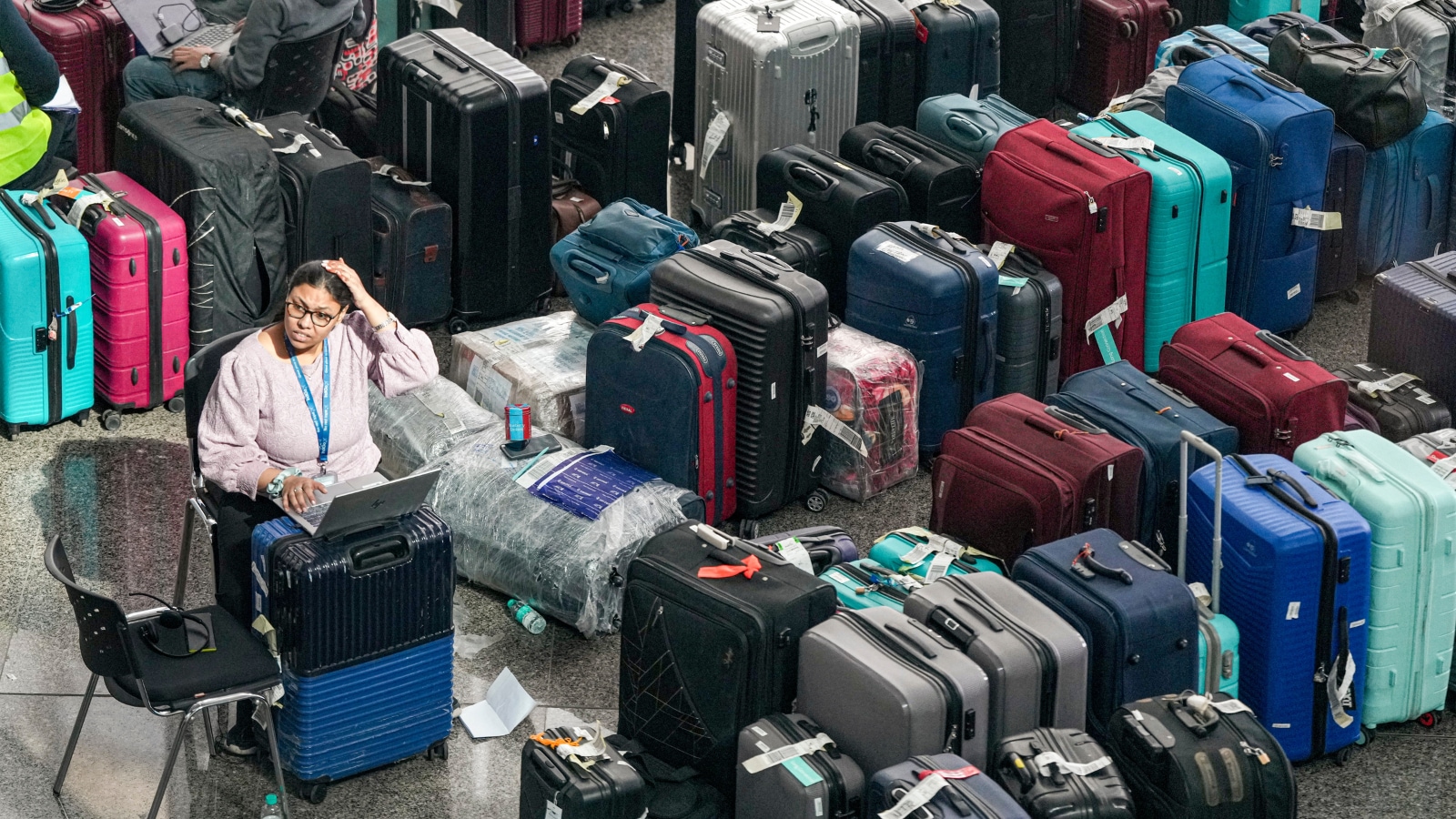 IndiGo Faces Flight Cancellations and Regulatory Scrutiny