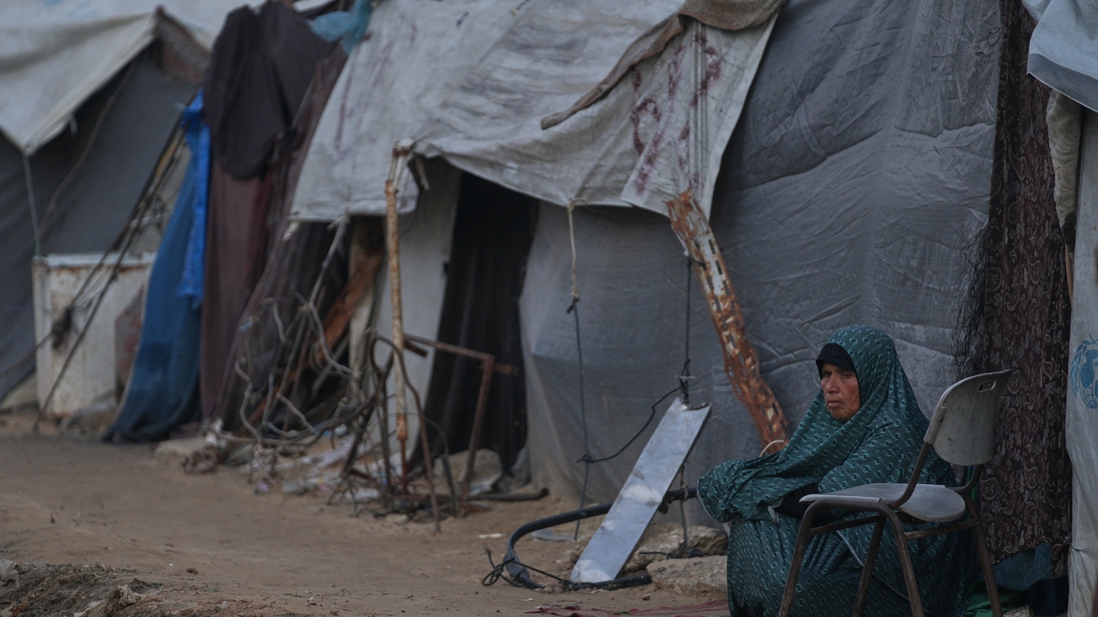 Blast in Gaza wounds a soldier as Israel accuses Hamas of ceasefire violation