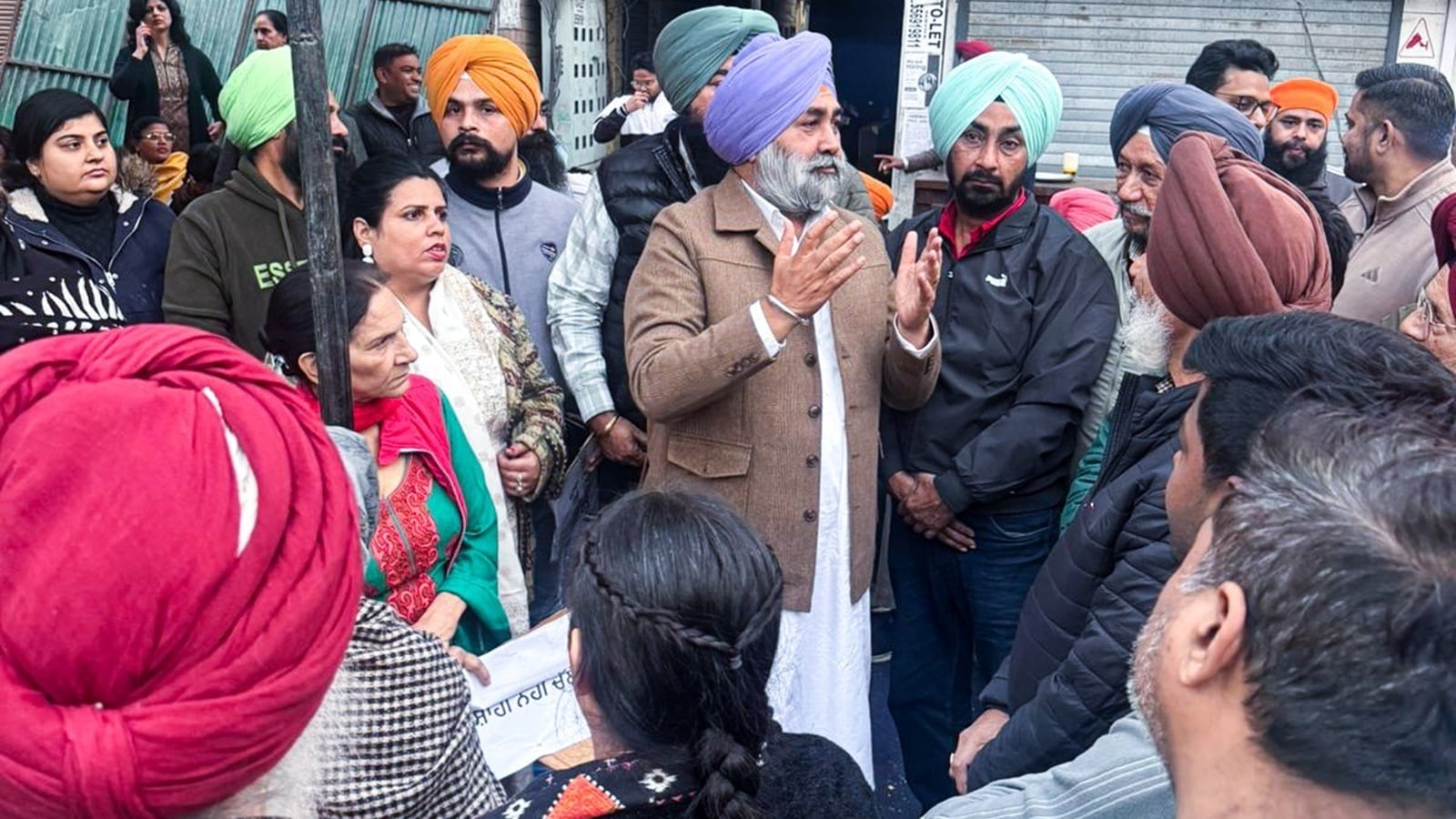 Political leaders join protest against closure of home-run shops in Mohali’s Phase 11