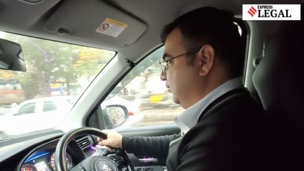 Vineet takes the driving seat while Yogita in her grey-black printed salwar suit becomes more of a co-driver than a passive passenger, figuratively and literally