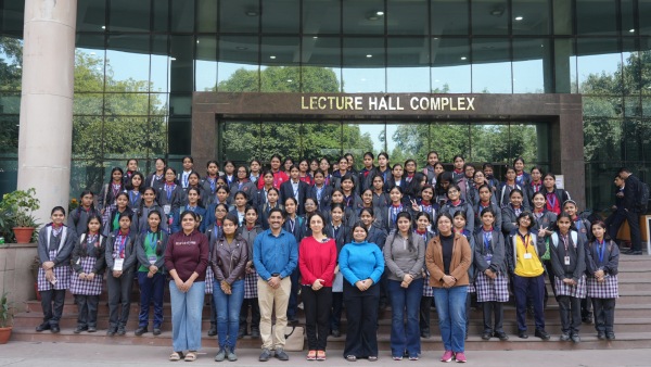 Manasvi es un programa de tutoría STEM para niñas de secundaria, organizado por el IIT Delhi (Imagen vía IIT-D)