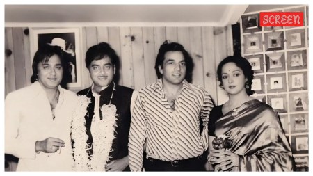 Throwback picture of Sunil Dutt, Shatrughan Sinha, Dharmendra, and Hema Malini.
