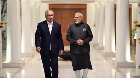 Israeli Prime Minister Benjamin Netanyahu with Narendra Modi. (Twitter/narendramodi)