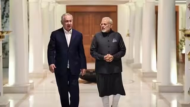 Israeli Prime Minister Benjamin Netanyahu with Narendra Modi. (Twitter/narendramodi)