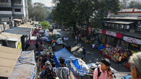 High-revenue K-East ward grapples with water cuts, traffic jams, dust pollution, hawkers' encroachment and subway flooding