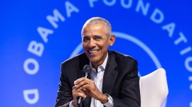 How does Obama stay informed about current news?