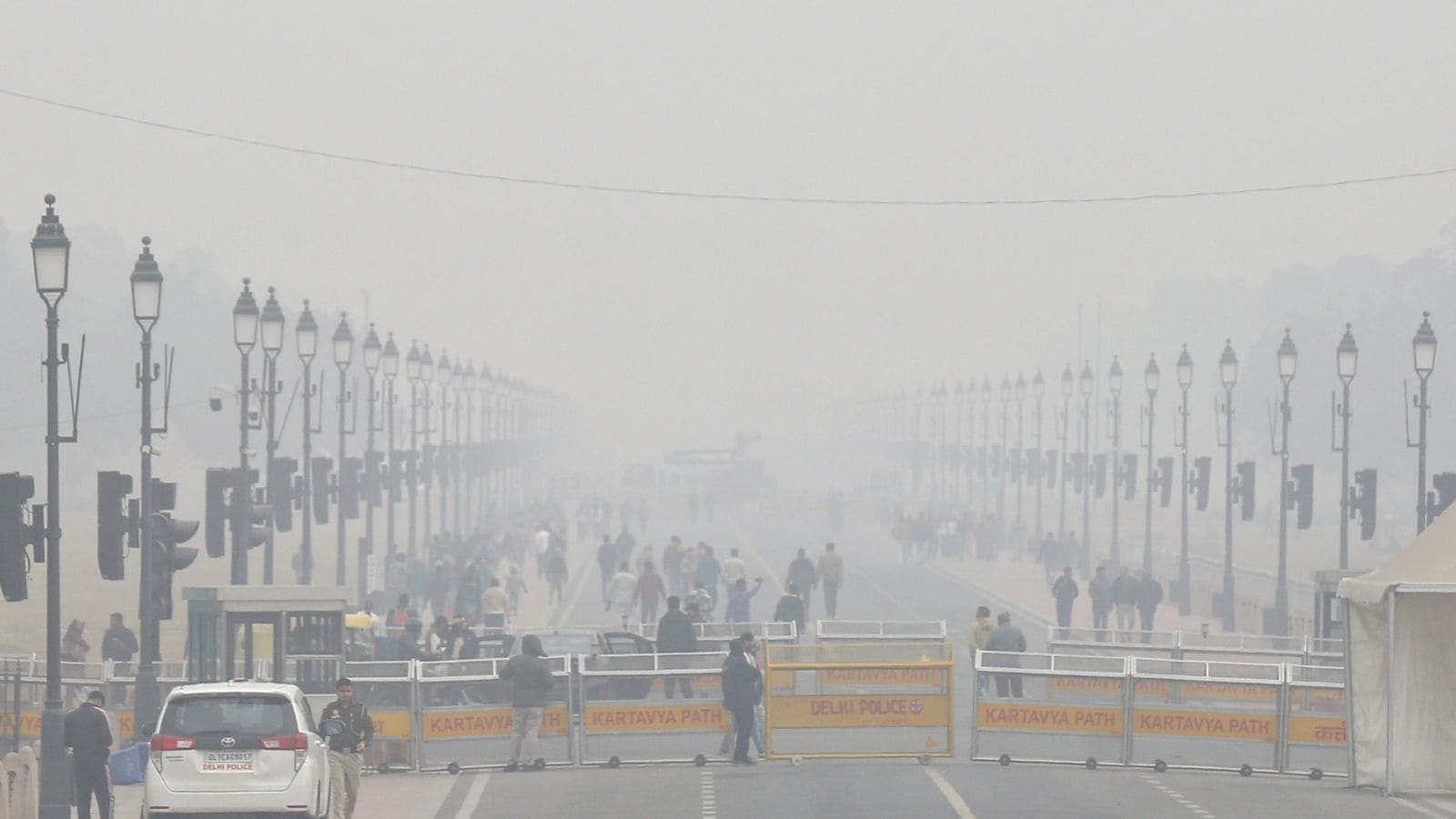 Delhi chokes on ‘very poor’ air, relief unlikely this week