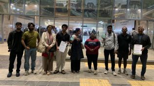 Led by Shweta Vernekar, senior programme associate at the city-based NGO Parisar, the “AQI Walk” covered the 1.5-kilometre stretch between Swargate and Mahatma Phule Mandai metro station. (Express Photo)