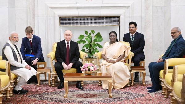 President Murmu received Russian President Putin upon his arrival at Rashtrapati Bhavan (X/@rashtrapatibhvn)