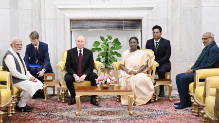 President Murmu received Russian President Putin upon his arrival at Rashtrapati Bhavan (X/@rashtrapatibhvn)