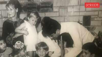 Kapoor married Jennifer Kendal in 1958 and had three children– Kunal Kapoor, Karan Kapoor, and Sanjana Thapar.