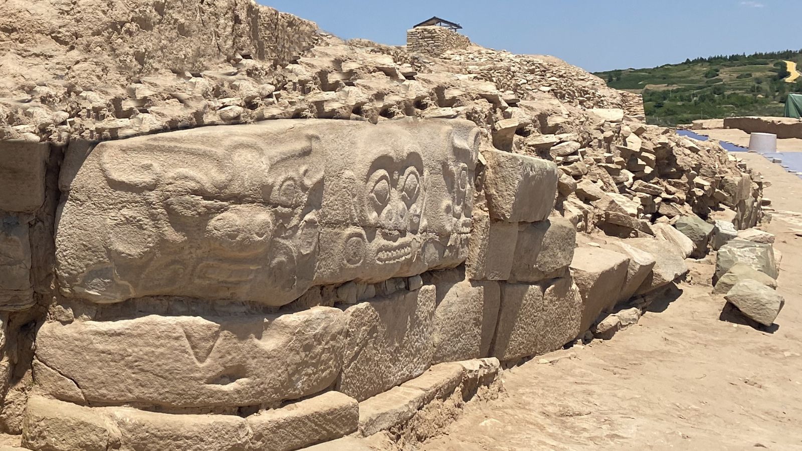 Human remains unearthed at Shimao reveal gender-specific sacrificial practices. (Express Image/Wikimedia Commons)