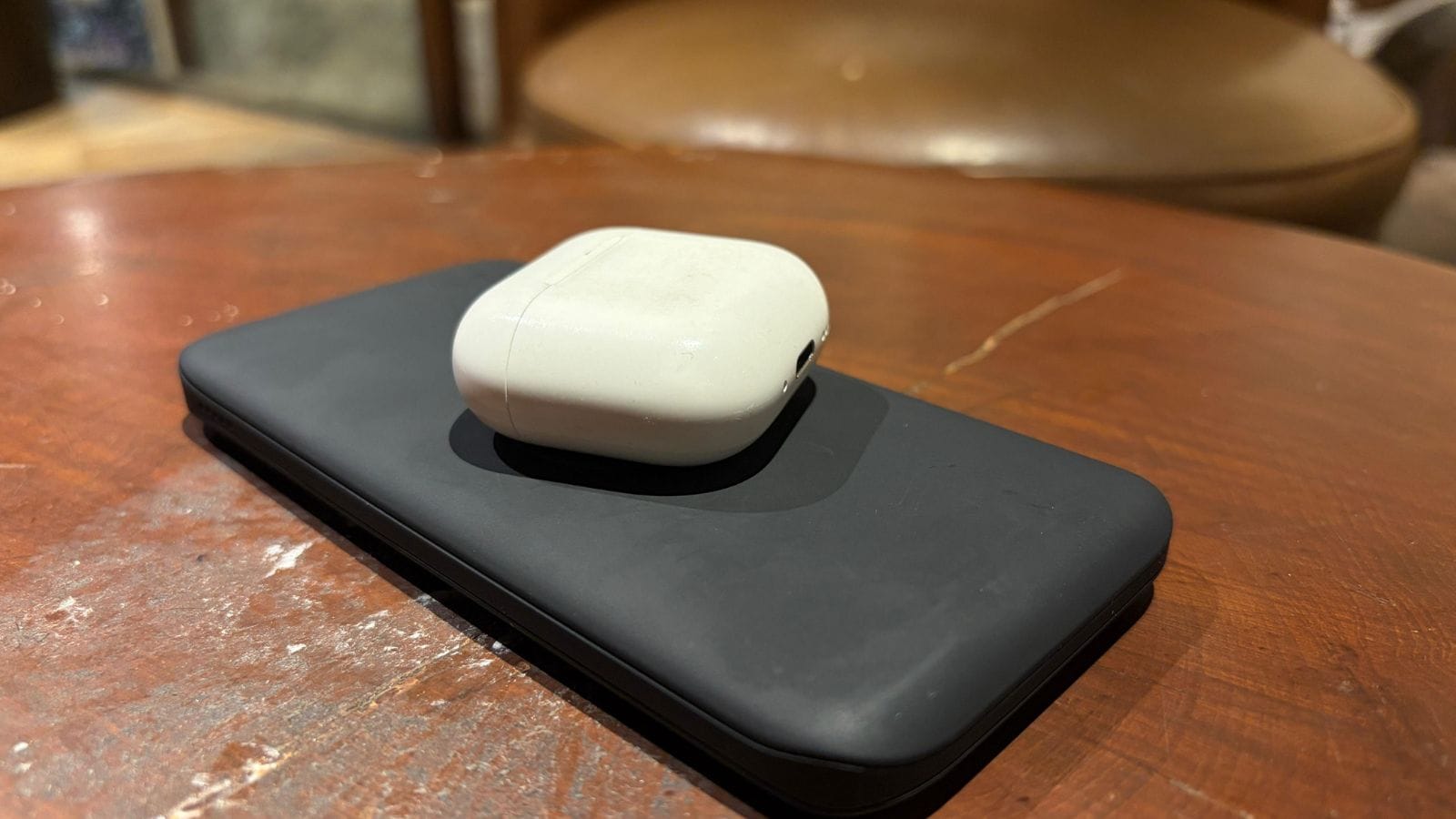 indianexpress.com - Akriti Rana - Under a Thousand: Spigen's super affordable 10,000 mAh of wired and wireless power bank