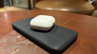 Spigen ArcPack dual portable power bank