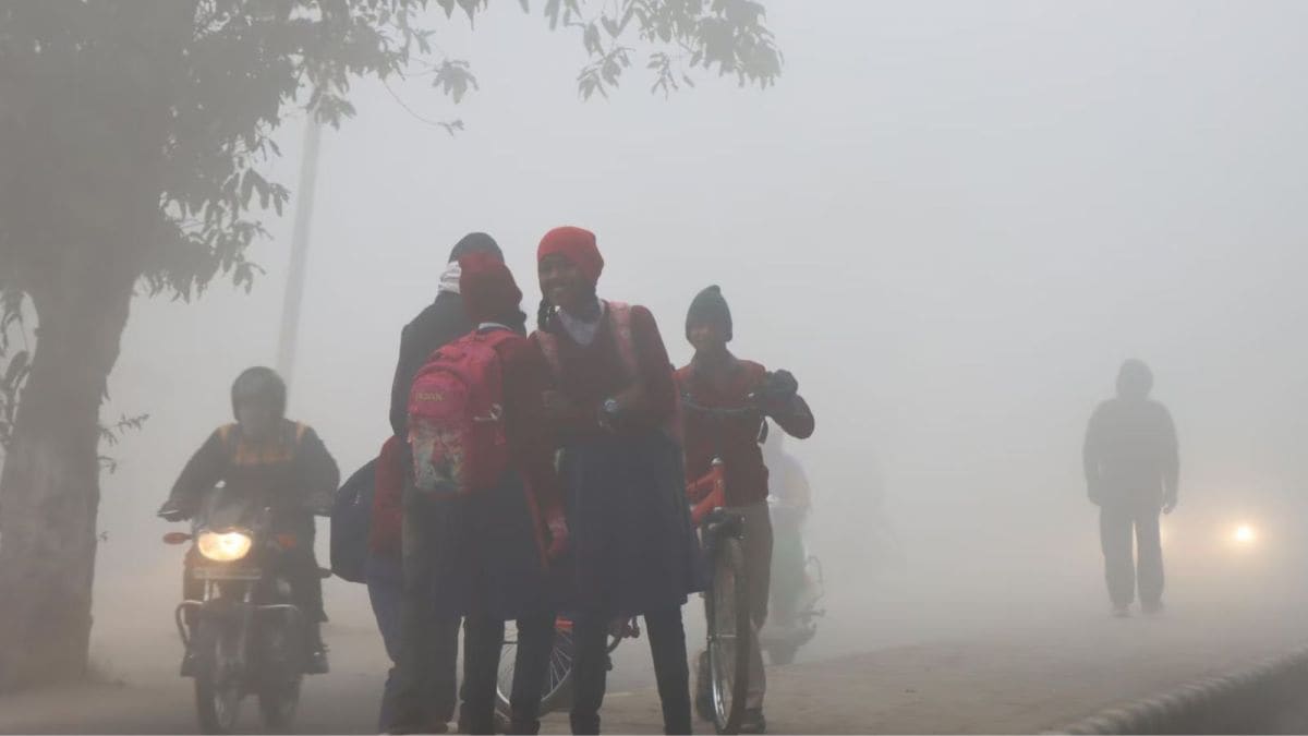 The India Meteorological Department in Lucknow has issued an orange alert for ‘very dense fog’ in 13 districts of eastern and central Uttar Pradesh, while a yellow alert for dense fog has been sounded in 27 districts stretching from eastern to western UP. (Express Photo)