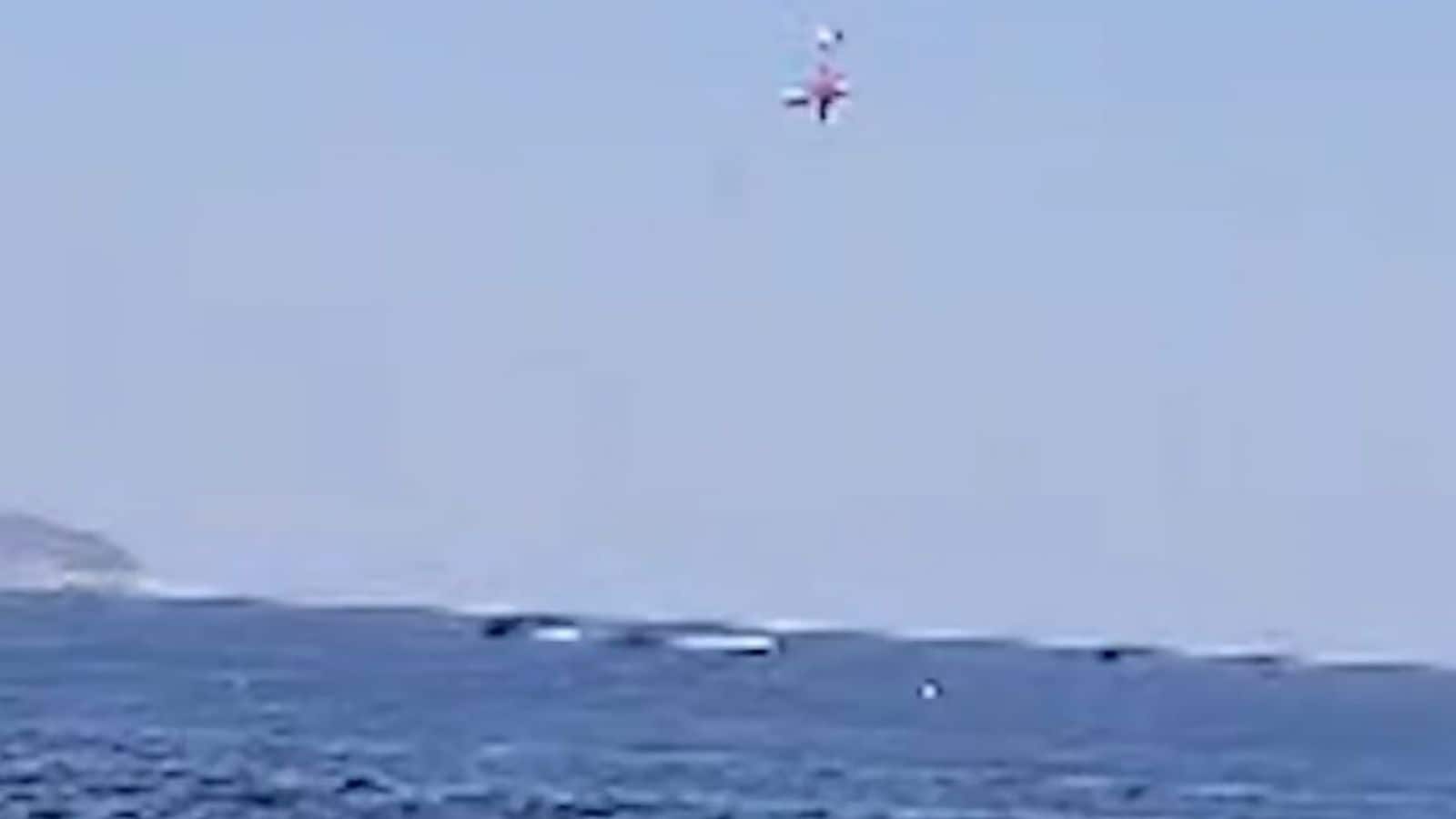 Video | Pilot dies after ultralight plane crashes into sea off Rio’s Copacabana beach