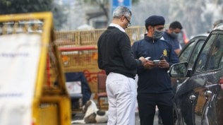 At Chilla, Kalindi Kunj and DND: Police tell many to pay penalty, but go soft on a few