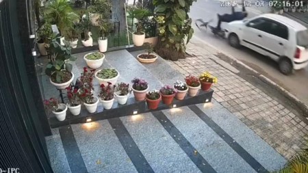 Speeding car crushes Gurgaon businessman out on cycle ride