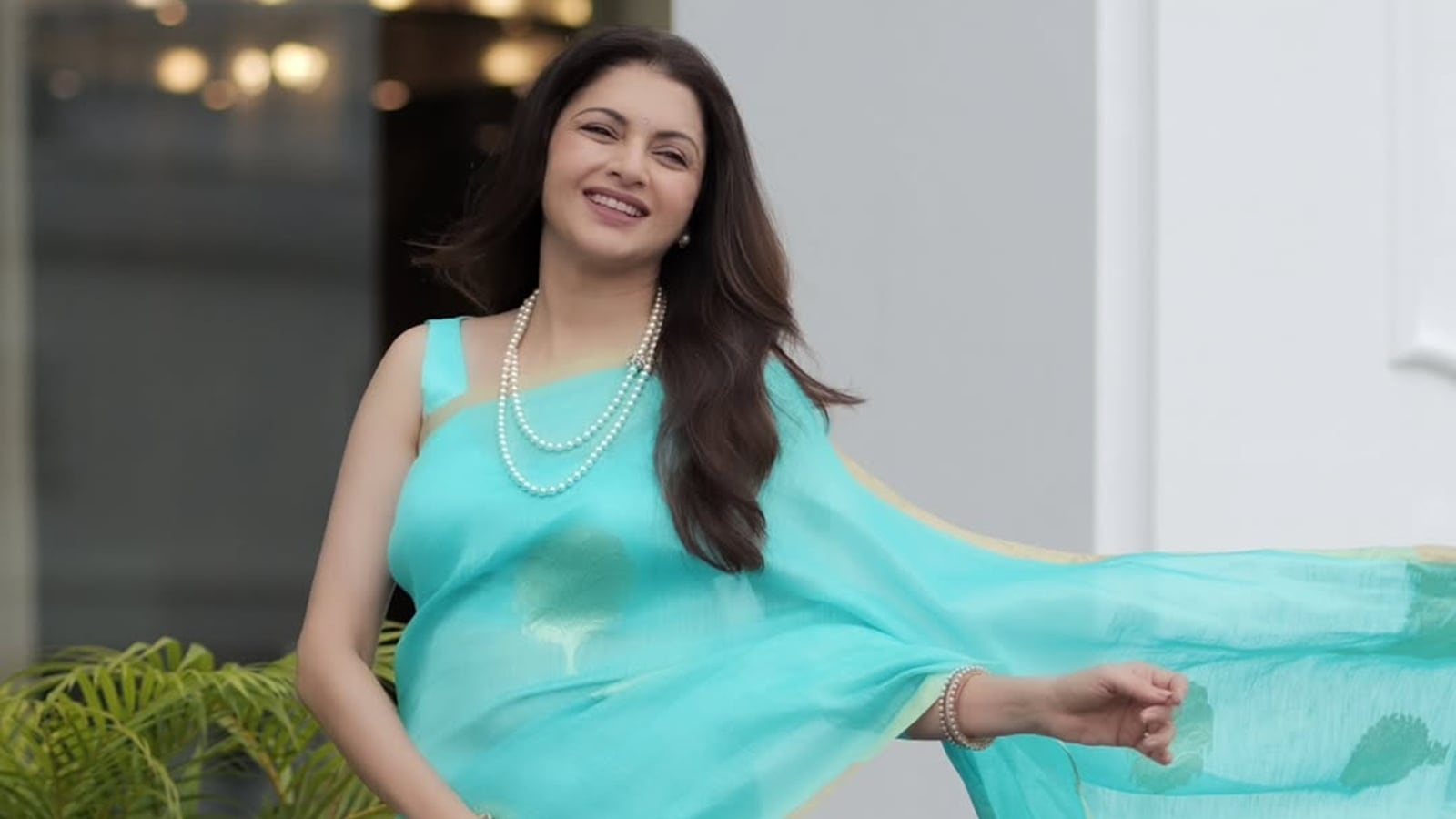 Bhagyashree shares her quick 2-step upper and lower body workout routine: ‘So that you don’t waste precious holiday time’