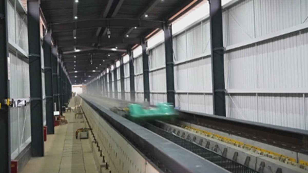 China sets new world record with train accelerating from 0-700 km/h in 2 seconds