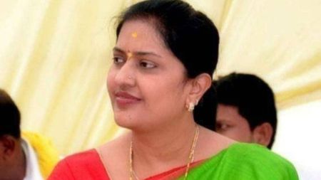 The Congress leadership from Delhi had been trying to contact Pradnya Satav since morning. ''However, she has remained out of bound,'' said a Congress leader.