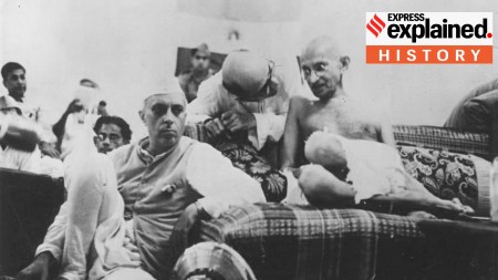 Congress leaders Nehru with Gandhi, August 1942.