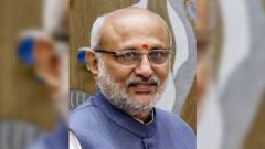 V-P donates one month’s salary to Armed Forces Flag Day Fund, asks MPs to contribute generously too