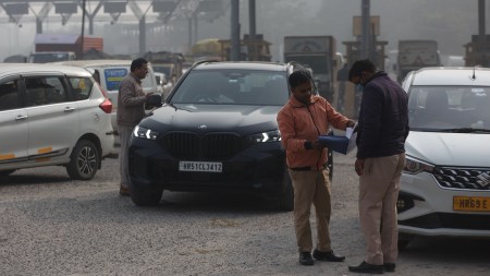 Cars race past at Badarpur; at Rajokri, Haryana Police helps