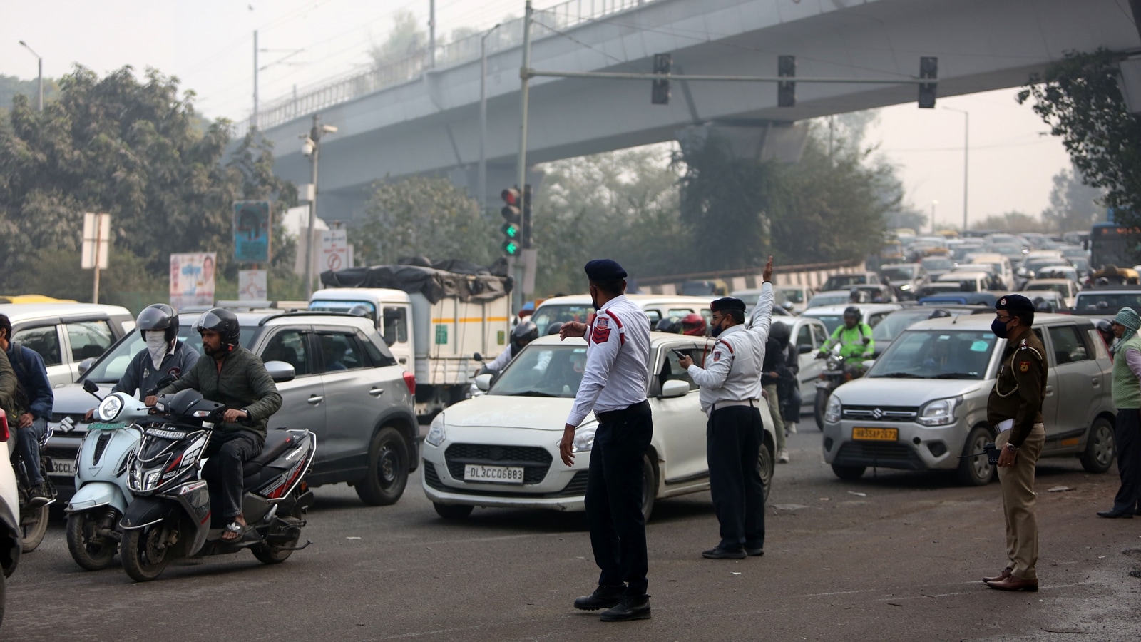 Police frown after DMRC blocks MB Road without notice; flag pollution, traffic chaos