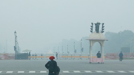 Delhi AQI edges closer to ‘severe’, orange alert for fog today