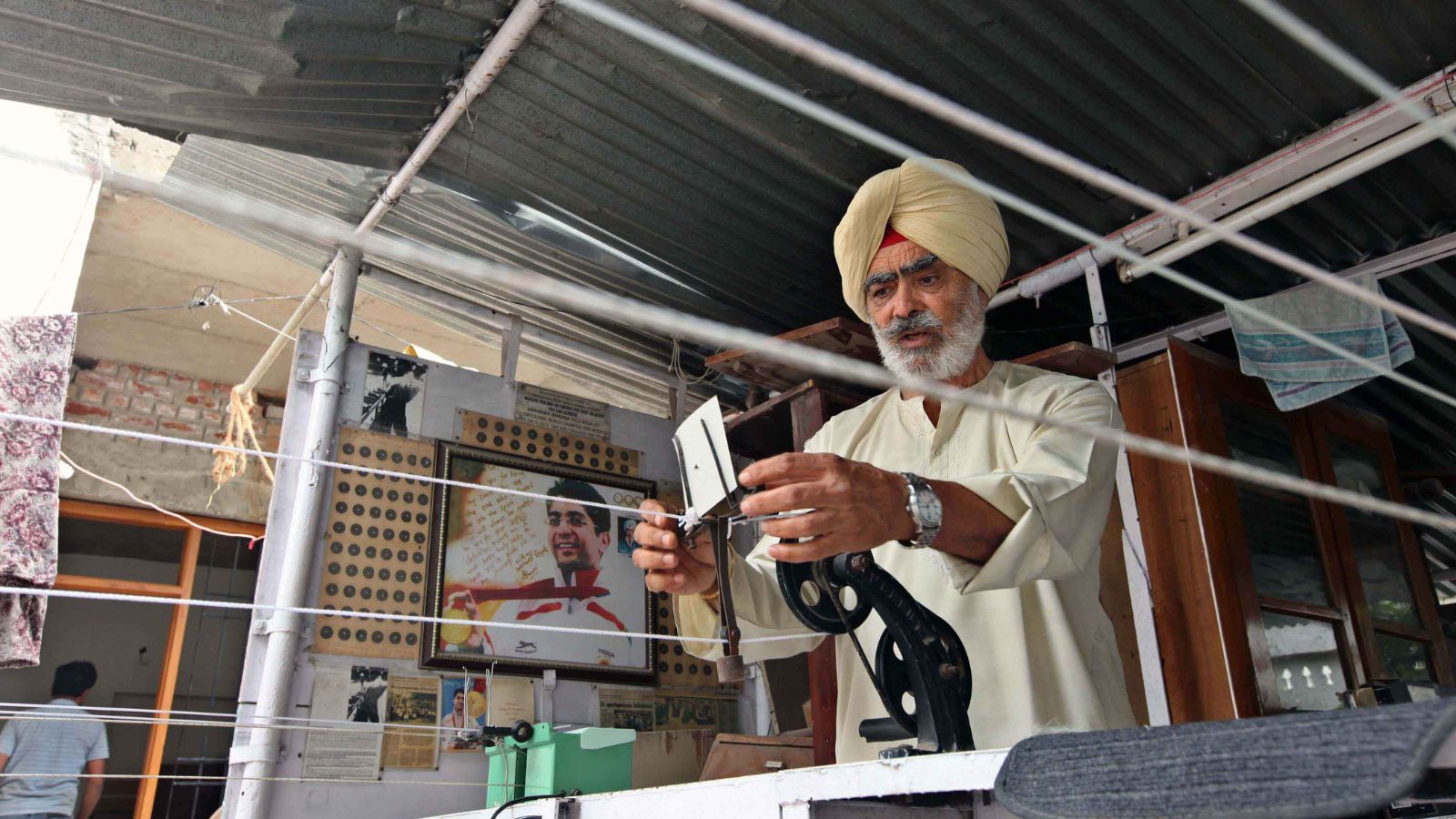 Colonel Jagir Singh Dhillon, Abhinav Bindra's coach, cremated with military honors