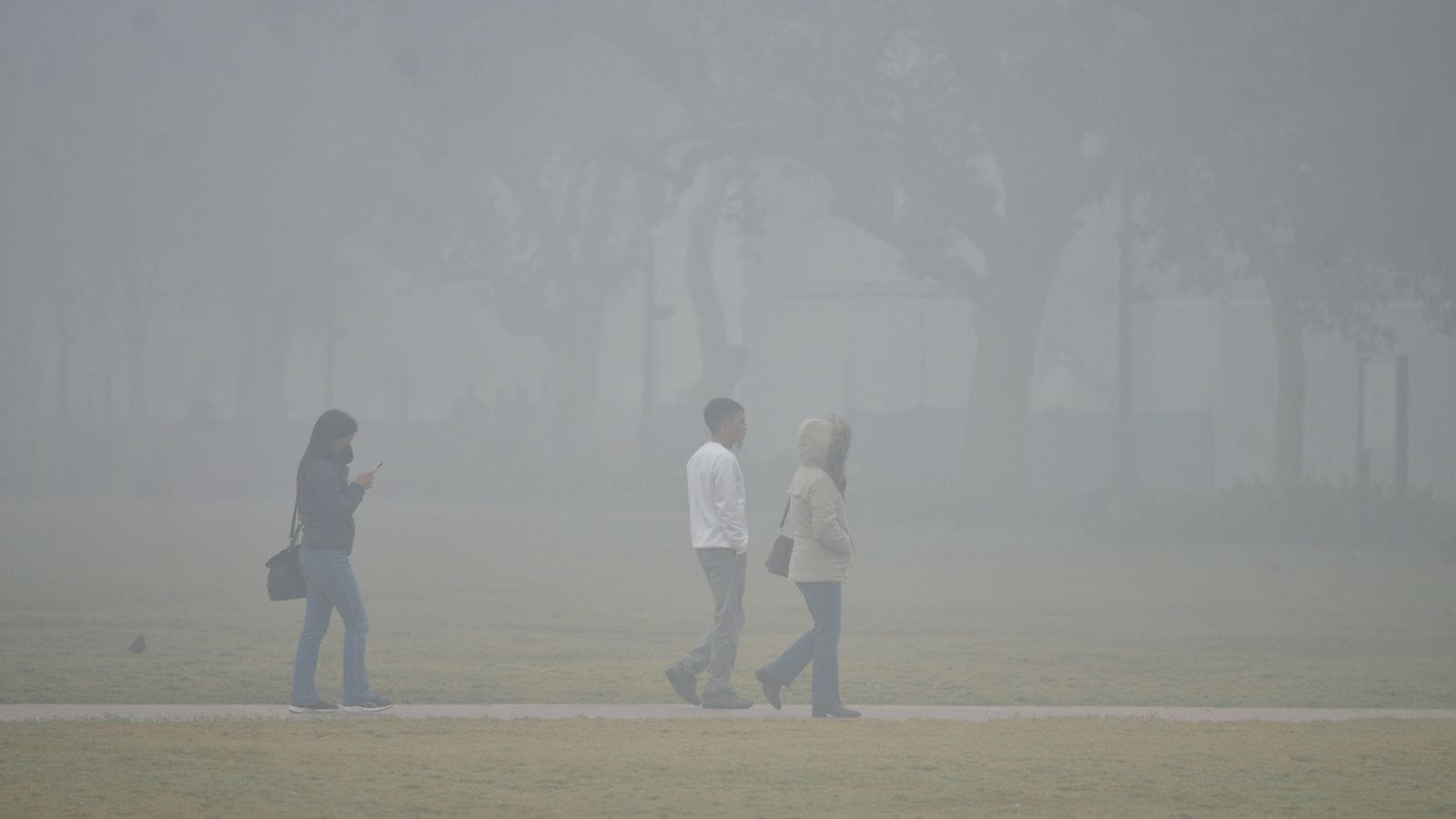 Weather Today Live Updates: Delhi AQI plummets, Himachal gets yellow fog alert while Kashmir enters ‘Chillai-Kalan’