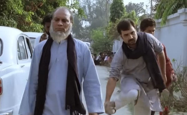Vipin Sharma and Pankaj Tripathi in Gangs of Wasseypur.