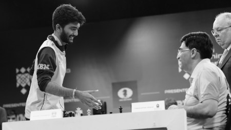 World champion Gukesh Dommaraju and chess legend Viswanathan Anand discuss after their match in the Global Chess League. (Photo: GCL)