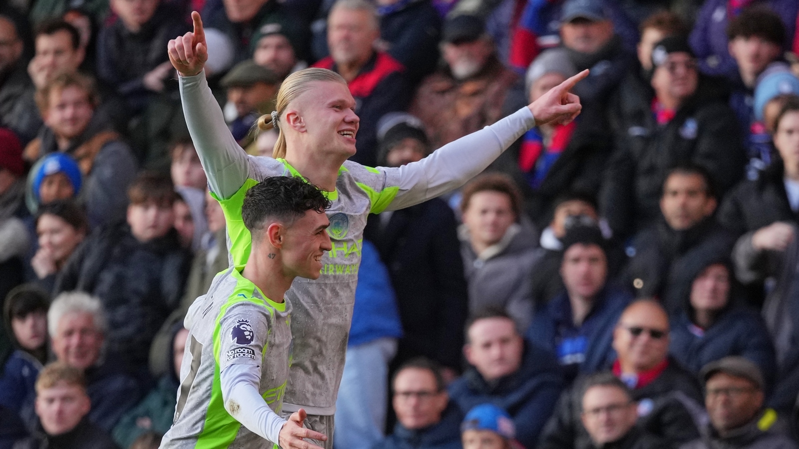 Manchester City keep pressure on Arsenal with 3-0 win at Crystal Palace