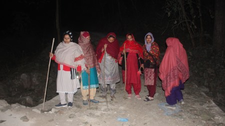 Himachal Pradesh drug problem, Himachal Pradesh women tackle drug problem, women tackle drug problem, drug problem in Himachal village, Women take on drug problem in Himachal village, Laghat, Indian express news, current affairs