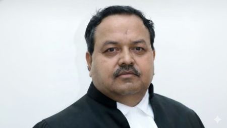 Chhattisgarh High Court: The Chhattisgarh High Court held saying “I love you”, holding hand and pulling woman, outrages her modesty. (This image is enhanced using AI)