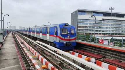 Kolkata Metro will run extra and late-night Blue and Green Line services on Christmas Day to handle festive crowds heading to Park Street and central Kolkata.