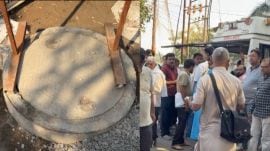 Vadodara open manhole death, Manjalpur drainage chamber accident, VMC FIR contractor, Vadodara police probe, Gujarat civic negligence, open manhole tragedy