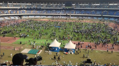 Gone in 20 minutes: Lionel Messi's angry fans in Kolkata throw chairs, bottles on Salt Lake Stadium field after star leaves quickly | Football News - The Indian Express