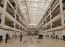 Teen falls to death from mall's roof