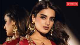 Nidhhi Agerwal was mobbed by fans