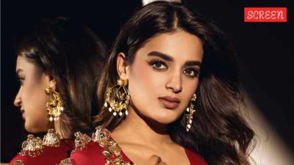 Nidhhi Agerwal was mobbed by fans