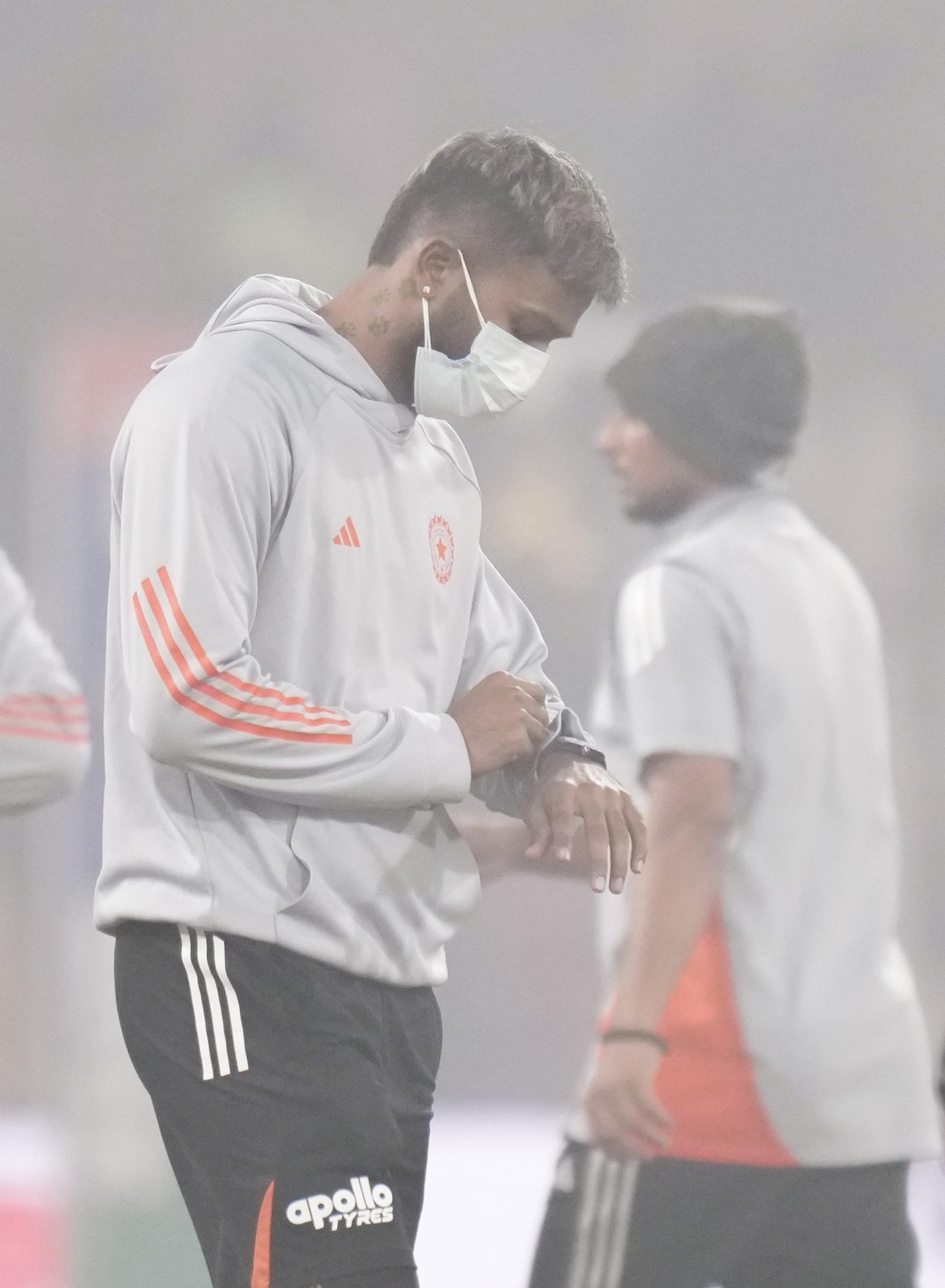 Hardik Pandya warming up with a mask on in Lucknow. (PTI Photo)