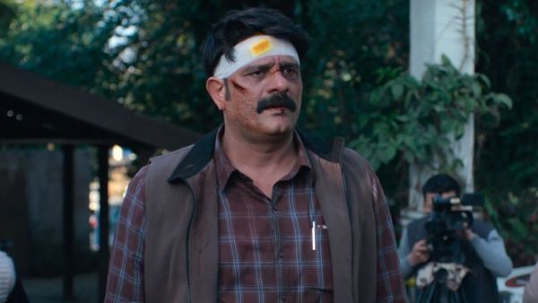 Jaideep Ahlawat wins Best Actor for Pataal Lok season 2 at Filmfare OTT Awards 2025.