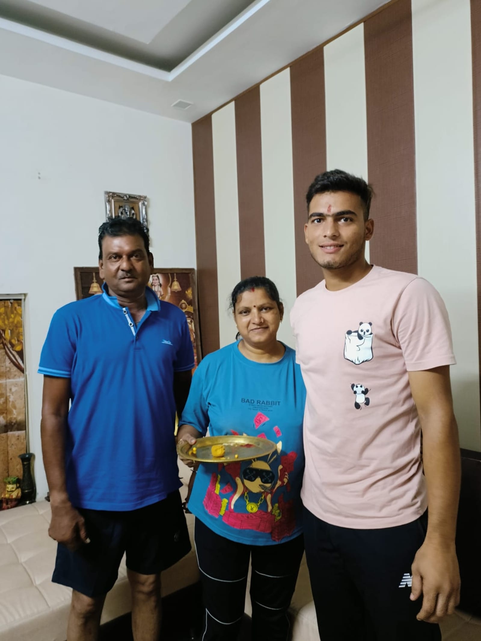 Prashant Veer with his coach Rajeev Goyal. (Image via Special Arrangement)