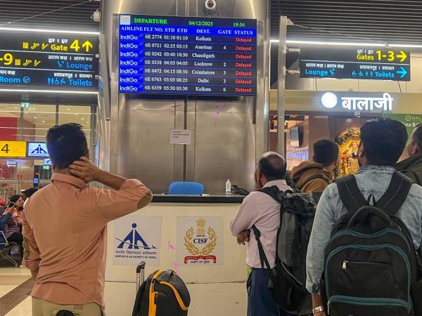 Delayed flights and passengers waiting at departure gates and some passengers in queue to go out at Pune airport after their flights got cancelled on Thursday followed by the airline technical glitch . Express Photographs by Arul Horizon. 04/12/2025, Pune