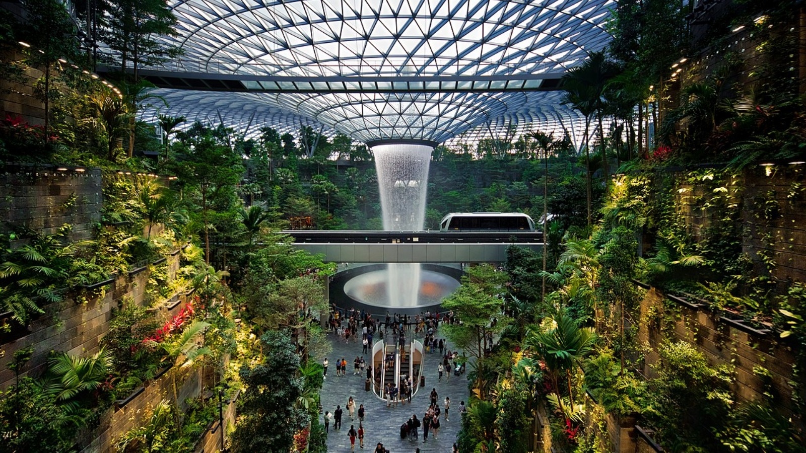 4 airports that make long layovers fun and stress-free