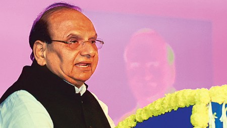 Delhi L-G visits Rohini forensic science lab